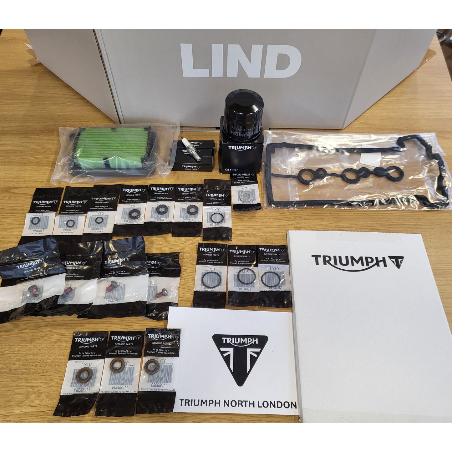 Triumph Trident 660/Tiger Sport 660 Genuine Engine Service Kit & Engine Oil