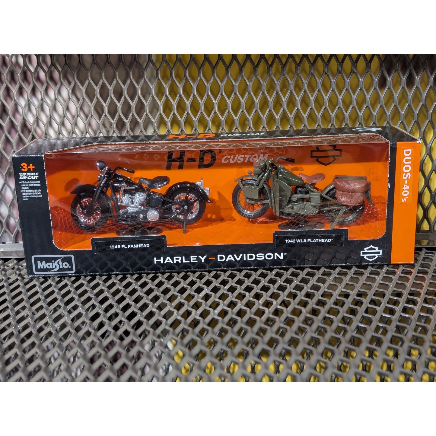 Harley-Davidson® 1:18 Harley-Davidson Decade Duo's 40's