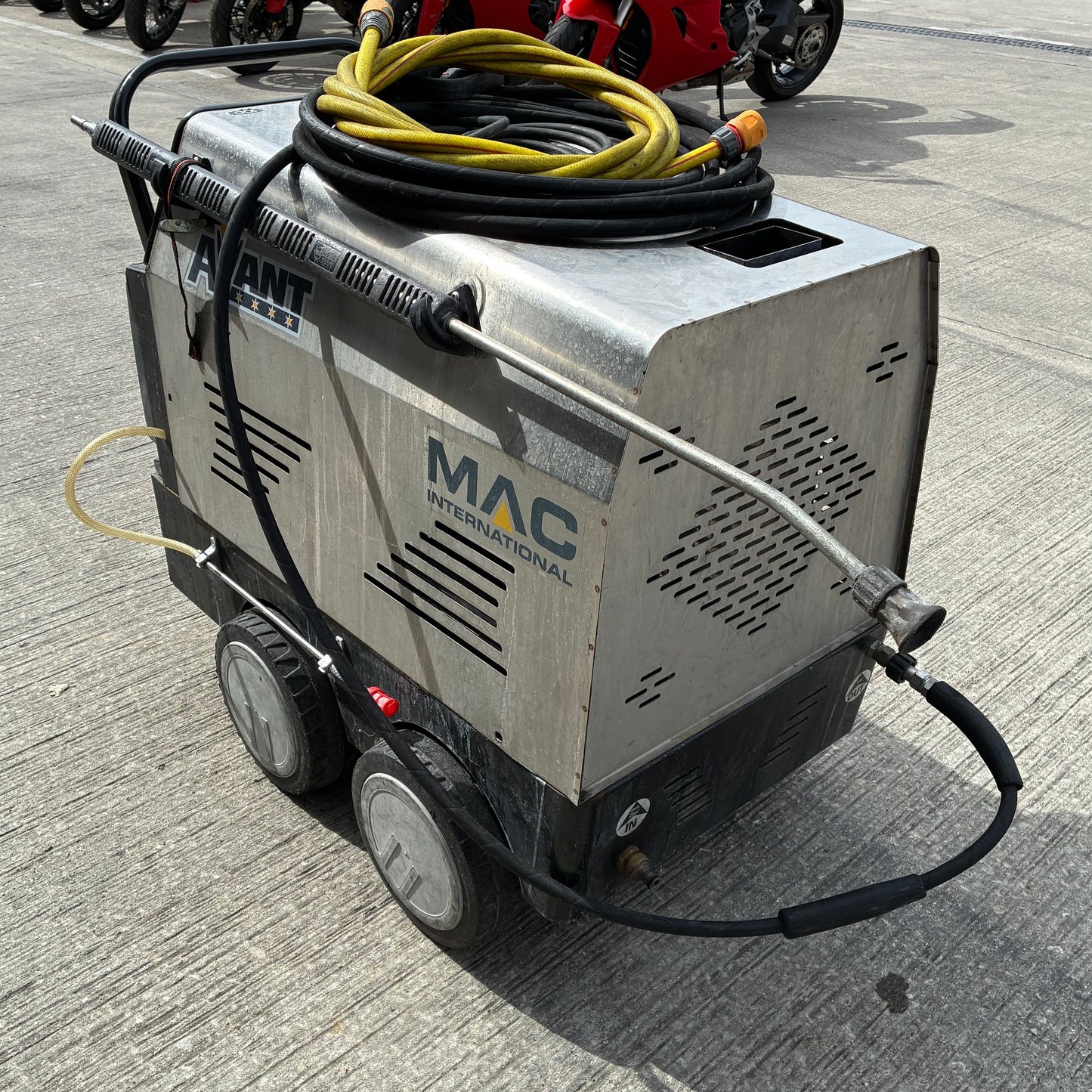 MAC International Avant Pressure Washer